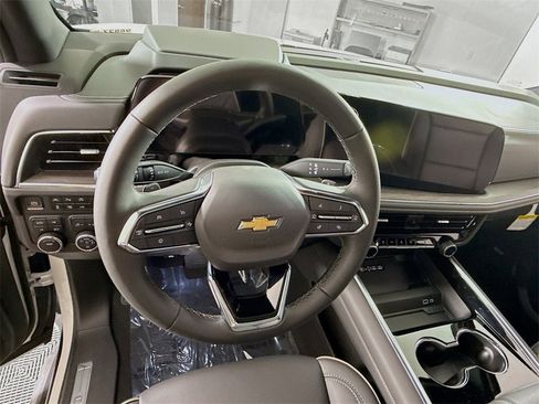 New 2025 Chevrolet Suburban Premier image 6