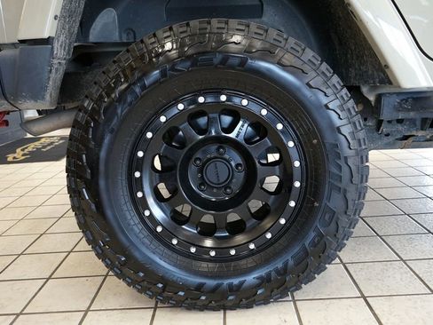 Used 2017 Jeep Wrangler Unlimited Rubicon AWD/4WD image 54