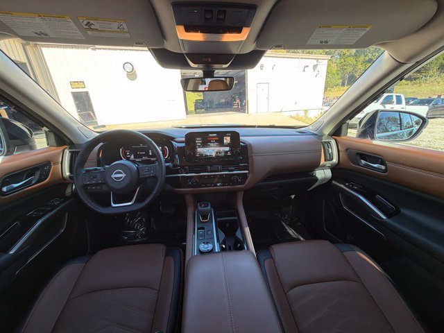 Used 2025 Nissan Pathfinder Platinum w/ Cargo Package AWD/4WD image 19