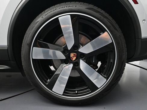 New 2026 Porsche Macan GTS Electric image 26