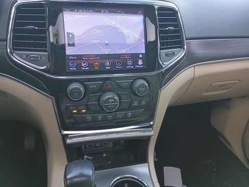 Certified 2020 Jeep Grand Cherokee Limited AWD/4WD image 15