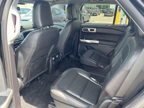 Used 2023 Ford Explorer XLT w/ Equipment Group 202A AWD/4WD image 14