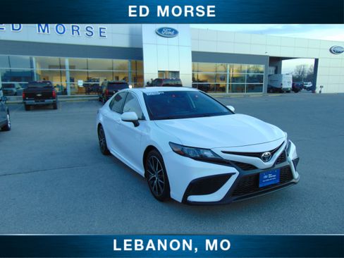 Used 2021 Toyota Camry SE image 4