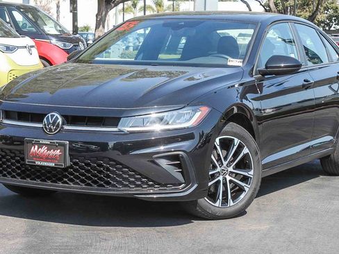 Used 2025 Volkswagen Jetta Sport image 1