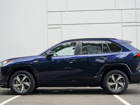 Used 2021 Toyota RAV4 SE w/ Weather & Moonroof Package AWD/4WD image 8