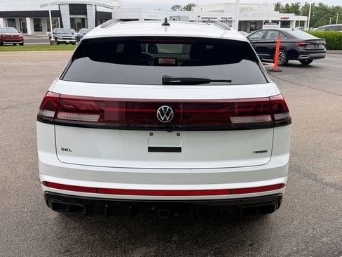 Certified 2025 Volkswagen Atlas Cross Sport SEL R-Line AWD/4WD image 4