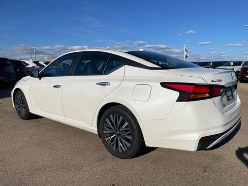 Used 2024 Nissan Altima 2.5 SV FWD image 5