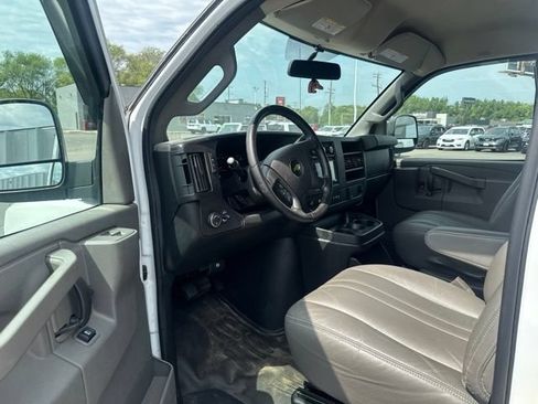 Used 2021 Chevrolet Express 2500 w/ Driver Convenience Package RWD image 12