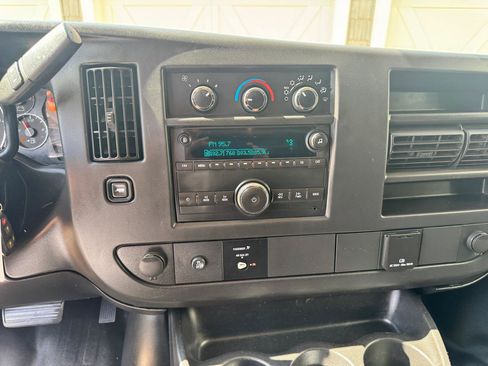 Used 2017 Chevrolet Express 2500 RWD image 35