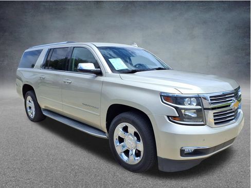 Used 2015 Chevrolet Suburban LTZ RWD image 4