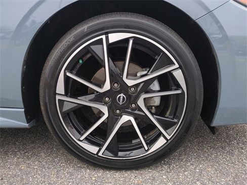 Used 2024 Nissan Sentra SR w/ SR Premium Package image 11