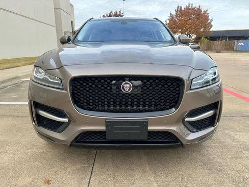 Used 2017 Jaguar F-PACE R-Sport image 3