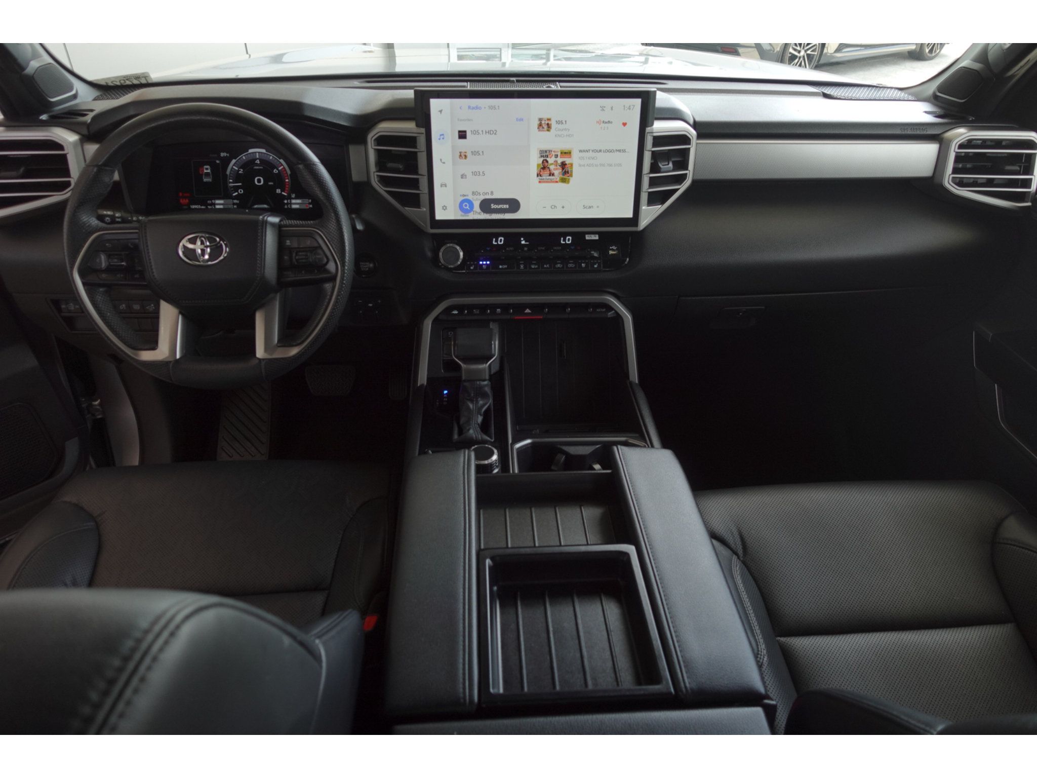 Used 2025 Toyota Tundra Limited AWD/4WD image 23