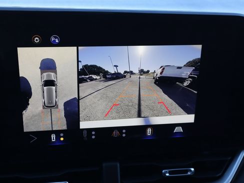 Used 2025 Chevrolet Equinox LT w/ Convenience Package II image 28