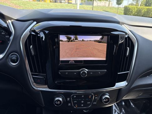 Used 2021 Chevrolet Traverse LS FWD image 30
