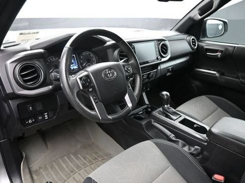 Used 2022 Toyota Tacoma TRD Off-Road AWD/4WD image 11