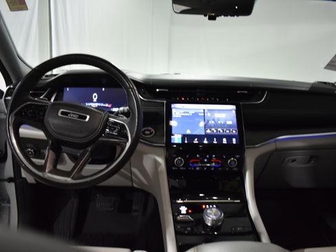 Used 2021 Jeep Grand Cherokee L Overland w/ Luxury Tech Group IV image 33