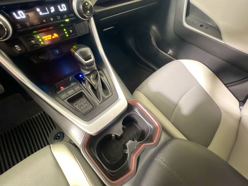 Used 2021 Toyota RAV4 Limited image 26