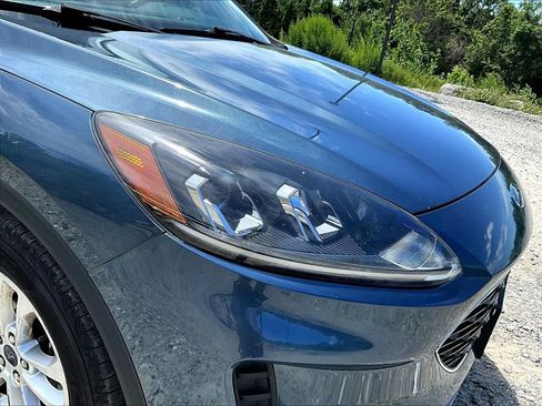 Used 2020 Ford Escape SE image 28