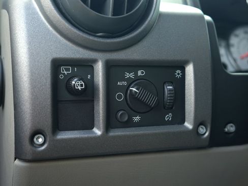 Used 2004 HUMMER H2 w/ Preferred Equipment Group AWD/4WD image 14