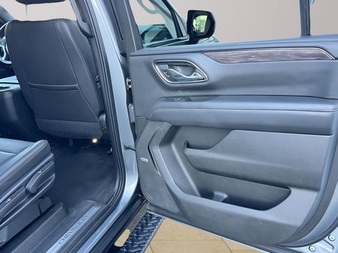 Used 2022 Chevrolet Suburban Z71 AWD/4WD image 16