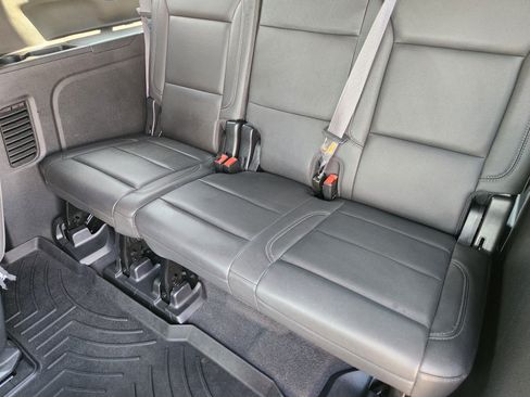 Used 2023 Chevrolet Suburban Z71 w/ Luxury Package AWD/4WD image 30