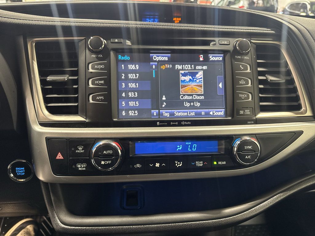 Used 2017 Toyota Highlander SE FWD image 14
