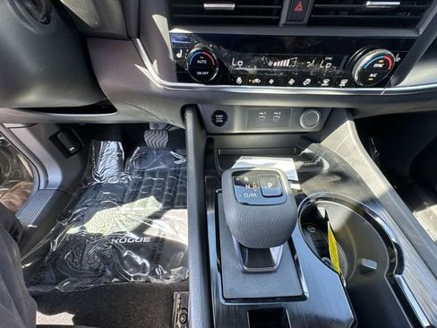 Certified 2026 Nissan Rogue SV w/ SV Premium Package AWD/4WD image 19