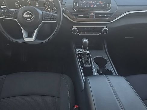 Used 2025 Nissan Altima 2.5 SV FWD image 15