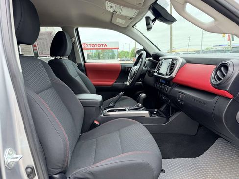 Certified 2023 Toyota Tacoma SR5 AWD/4WD image 15