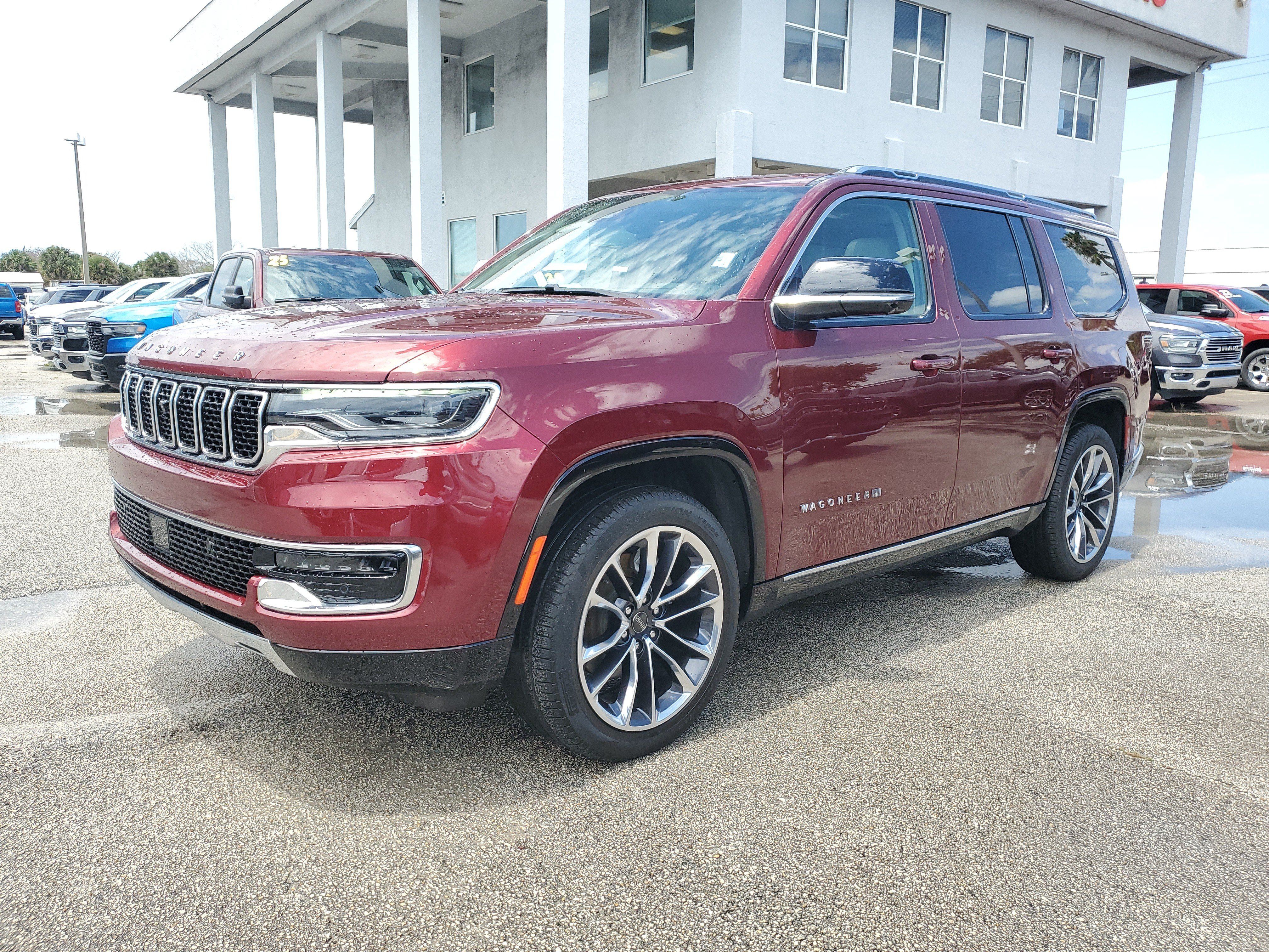 Used 2024 Jeep Wagoneer Series III w/ Premium Group I AWD/4WD image 2