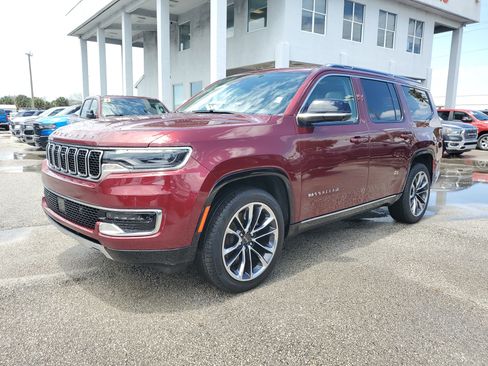 Used 2024 Jeep Wagoneer Series III w/ Premium Group I AWD/4WD image 2