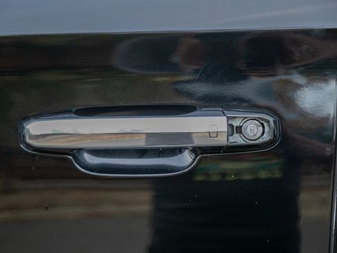 Used 2018 Cadillac Escalade 2WD image 33