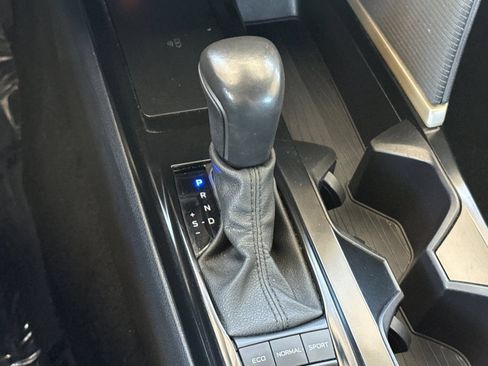 Used 2025 Toyota Camry SE FWD image 31