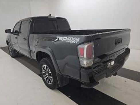 Used 2022 Toyota Tacoma TRD Sport w/ TRD Premium Sport Package AWD/4WD image 7