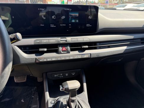Used 2025 Kia K4 LXS image 17