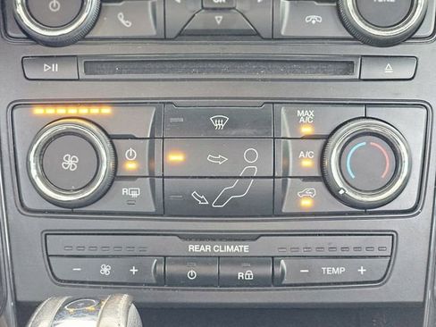 Used 2017 Ford Explorer XLT FWD image 23