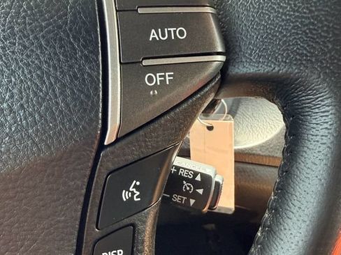 Used 2011 Toyota Avalon FWD image 32