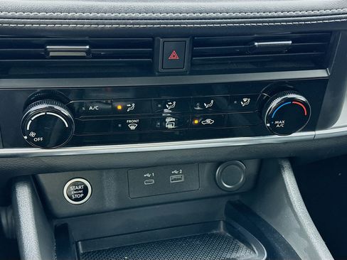 Used 2023 Nissan Rogue S image 12