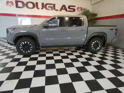 Used 2023 Nissan Frontier PRO-4X w/ Pro Convenience Package image 1