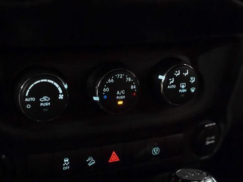 Used 2014 Jeep Wrangler Unlimited Sahara w/ Connectivity Group AWD/4WD image 27