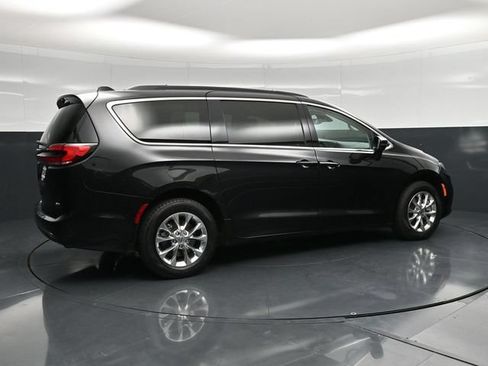 Certified 2022 Chrysler Pacifica Touring-L AWD/4WD image 2