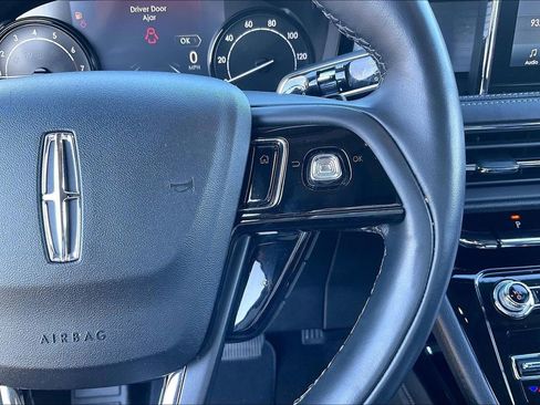 Used 2022 Lincoln Corsair AWD w/ Premium Package image 16