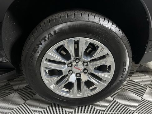 Used 2025 GMC Yukon XL Denali image 12