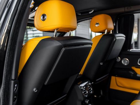 Used 2023 Rolls-Royce Cullinan Black Badge w/ Dark Exterior Package image 37