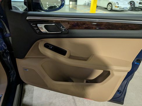 Certified 2025 Porsche Macan image 32