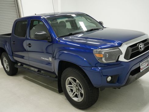 Used 2014 Toyota Tacoma PreRunner w/ SR5 Package RWD image 3