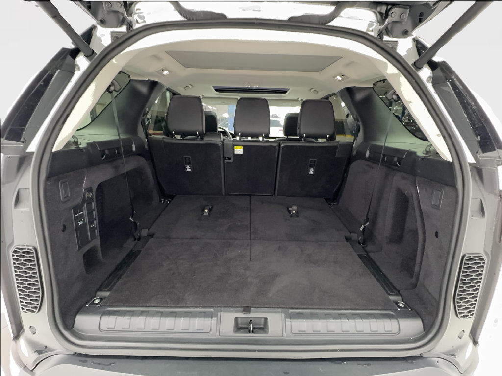 Used 2023 Land Rover Discovery S AWD/4WD image 18