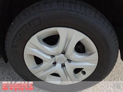 Used 2015 Toyota RAV4 LE FWD image 22