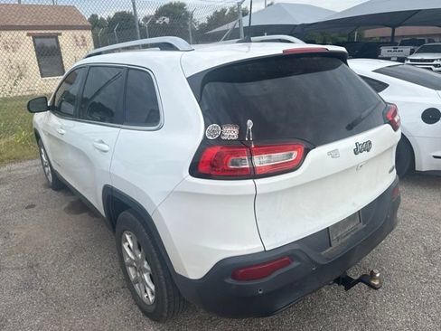 Used 2017 Jeep Cherokee Latitude w/ Safety/Convenience Group FWD image 6
